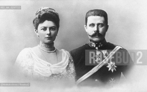 c.1905: Archduke Franz Ferdinand of Austria (1863-1914, Archduke of Austria-Este, Austro-Hungarian and Royal Prince of Hungary and of Bohemia, and from 1896 heir presumptive to the Austro-Hungarian throne) and his wife Sophie Chotek von Chotkowa Duchess of Hohenberg (1868-1914). Their assassination at Sarajevo was the trigger for the First World War / 1905 c.: Francesco Ferdinando dAustria-Este (1863-1914, dal 1896 erede al trono austro-ungarico) e sua moglie Sophie Chotek von Chotkowa, duchessa di Hohenberg (1868-1914). Il loro assassinio a Sarajevo fu la causa scatenante della Prima guerra mondiale - Reproduced by MaMoArchives/Rosebud2