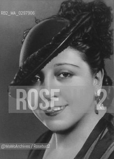Italian operatic singer Toti Dal Monte (born Antonietta Meneghel, 1893-1975) / Il soprano Toti Dal Monte (nome darte di Antonietta Meneghel, 1893-1975) - Reproduced by MaMoArchives/Rosebud2