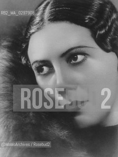 Italian mezzo-soprano Gianna Pederzini (1900-1988) / Il mezzosoprano Gianna Pederzini (1900-1988) - Reproduced by MaMoArchives/Rosebud2