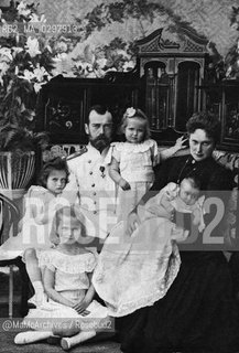 Czar Nicholas II Romanov last Emperor of Russia (1868-1918), his wife Alexandra and their sons / Lo zar Nicola II Romanov ultimo imperatore di Russia (1868-1918), sua moglie Alessandra dAssia e i loro figli - Reproduced by MaMoArchives/Rosebud2