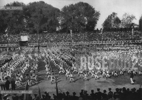 Milan Expo 1906:  Italian gymnasts in the Civic Arena / Esposizione universale di Milano 1906: I ginnasti italiani allarena civica - Reproduced by MaMoArchives/Rosebud2