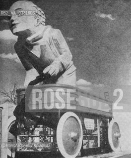 Chicago Expo 1933-1934: Large wooden sculpture of a child on a cart / Esposizione universale di Chicago 1933-1934:  Grande scultura in legno di un bambino su un carrello - Reproduced by MaMoArchives/Rosebud2