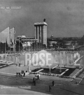 Expo History, Paris 1937. The German pavilion from the Trocadero / Storia dellExpo, Parigi 1937. Il padiglione della Germania dal Trocadero - Reproduced by MaMoArchives/Rosebud2