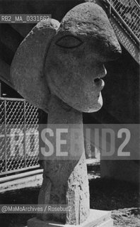 Expo History, Paris 1937. Sculpture by Pablo Picasso for the Spanish pavilion / Storia dellExpo, Parigi 1937. Scultura di Pablo Picasso per il padiglione della Spagna - Reproduced by MaMoArchives/Rosebud2