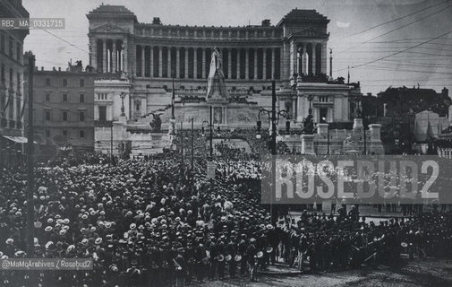 Rome, about 1921. The monument to Vittorio Emanuele II (Vittoriano), perhaps in occasion of the burial of the unknown soldier / Roma, 1921 circa, Il monumento a Vittorio Emanuele II (Vittoriano), forse in occasione della tumulazione del milite ignoto - Reproduced by MaMoArchives/Rosebud2