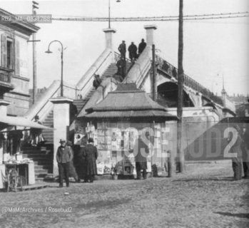 Milan, early twentieth century. Footbridge between Corso Como and via Borsieri, in the Isola district / Milano, primi del Novecento. Ponte pedonale tra Corso Como e via Borsieri, nel quartiere Isola - Reproduced by MaMoArchives/Rosebud2