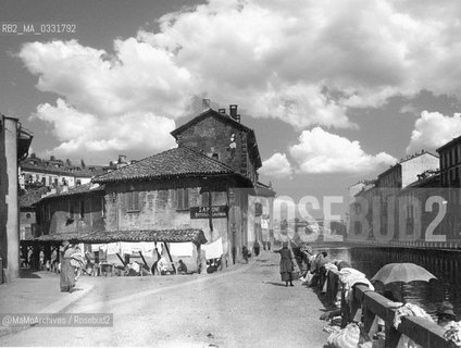 Milan, early twentieth century. Vicolo delle Lavandaie on Naviglio Grande / Milano, inizi del Novecento. Vicolo delle lavandaie sul Naviglio grande - Reproduced by MaMoArchives/Rosebud2