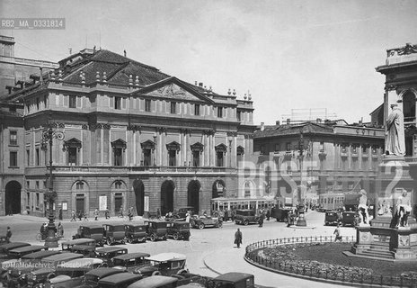 Milano, Piazza della Scala, 1930 circa - Reproduced by MaMoArchives/Rosebud2