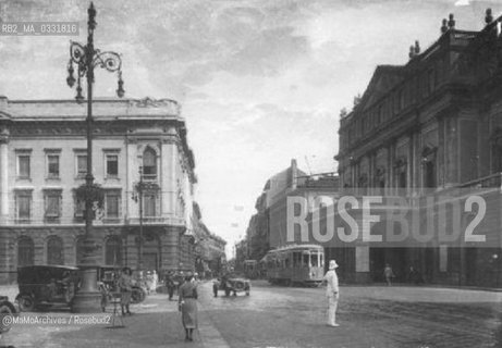 Milan, Piazza della Scala in the thirties / Milano, piazza della Scala negli anni Trenta - Reproduced by MaMoArchives/Rosebud2