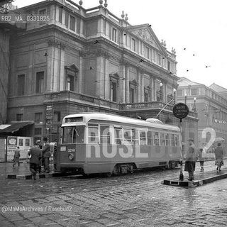 Milan, Piazza della Scala in the fifties / Milano, piazza della Scala negli anni Cinquanta - Reproduced by MaMoArchives/Rosebud2