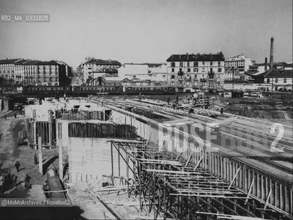 Milan, about 1960, Porta Garibaldi under construction and Varesine train passing / Milano, 1960 circa. Porta Garibaldi in costruzione e treno Varesine in transito - Reproduced by MaMoArchives/Rosebud2