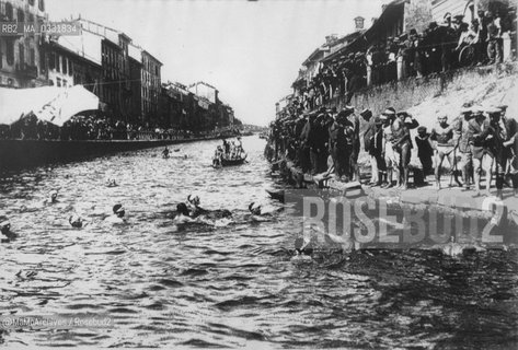 Milan, 1913. Swimming competition in the Naviglio Grande / Milano, 1913. Gara di nuoto nel Naviglio Grande - Reproduced by MaMoArchives/Rosebud2