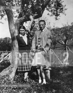 Frascati, Rome, about 1920. Italian Fascist politician Dino Grandi and his family / Frascati, Roma, 1920 circa. Il politico fascista Dino Grandi con la sua famiglia - Reproduced by MaMoArchives/Rosebud2