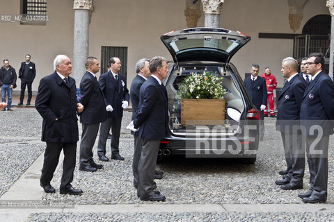 Il momento dellarrivo della salma di Umberto Eco al castello sforzesco di Milano / The arrival of Umberto Eco s body at the Castello Sforzesco in Milan. .Only for editorial use / Solo per uso editoriale. ©Manuela Zugolo/Rosebud2