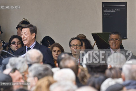 Durante il discorso delleditore Mario Andreose, si intravede alle sue spalle Roberto Benigni presente alla cerimonia funebre laica / During the speech publisher Mario Andreose , can be glimpsed behind Roberto Benigni attended the secular funeral ceremony. Only for editorial use / Solo per uso editoriale. ©Manuela Zugolo/Rosebud2