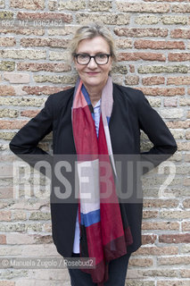 Elizabeth Strout è una scrittrice statunitense(1961, Portland, Maine, Stati Uniti) Ospite al festival di letteratura Pordenonelegge posa durante una pausa/Guest at the Pordenonelegge Literature Festival posing during a break. Only for editorial use / Solo per uso editoriale ©Manuela Zugolo/Rosebud2