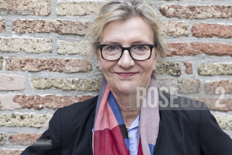 Elizabeth Strout è una scrittrice statunitense(1961, Portland, Maine, Stati Uniti) Ospite al festival di letteratura Pordenonelegge posa durante una pausa/Guest at the Pordenonelegge Literature Festival posing during a break. Only for editorial use / Solo per uso editoriale ©Manuela Zugolo/Rosebud2