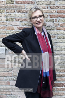 Elizabeth Strout e una scrittrice statunitense(1961, Portland, Maine, Stati Uniti) Ospite al festival di letteratura \Pordenonelegge\ posa durante una pausa/Guest at the Pordenonelegge Literature Festival posing during a break. Only for editorial use / Solo per uso editoriale ©Manuela Zugolo/Rosebud2