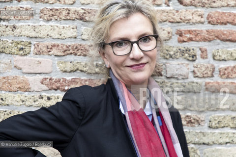 Elizabeth Strout e una scrittrice statunitense(1961, Portland, Maine, Stati Uniti) Ospite al festival di letteratura \Pordenonelegge\ posa durante una pausa/Guest at the Pordenonelegge Literature Festival posing during a break. Only for editorial use / Solo per uso editoriale ©Manuela Zugolo/Rosebud2