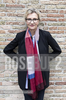 Elizabeth Strout e una scrittrice statunitense(1961, Portland, Maine, Stati Uniti) Ospite al festival di letteratura \Pordenonelegge\ posa durante una pausa/Guest at the Pordenonelegge Literature Festival posing during a break. Only for editorial use / Solo per uso editoriale ©Manuela Zugolo/Rosebud2