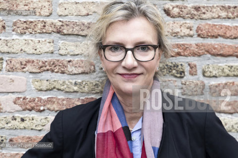 Elizabeth Strout e una scrittrice statunitense(1961, Portland, Maine, Stati Uniti) Ospite al festival di letteratura \Pordenonelegge\ posa durante una pausa/Guest at the Pordenonelegge Literature Festival posing during a break. Only for editorial use / Solo per uso editoriale ©Manuela Zugolo/Rosebud2