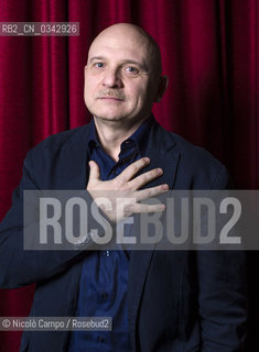 Portrait of Tiziano Scarpa during the presentation of his book Il brevetto del geco (The patent of the gecko) at Circolo dei Lettori (Club of Readers) in Turin. Ritratto di Tiziano Scarpa, in occasione della presentazione del suo libro Il brevetto del Geco al Circolo dei Lettori di Torino. ©Nicolò Campo/Rosebud2