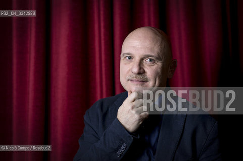 Portrait of Tiziano Scarpa during the presentation of his book Il brevetto del geco (The patent of the gecko) at Circolo dei Lettori (Club of Readers) in Turin. Ritratto di Tiziano Scarpa, in occasione della presentazione del suo libro Il brevetto del Geco al Circolo dei Lettori di Torino. ©Nicolò Campo/Rosebud2