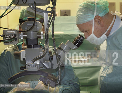 Ophthalmology department of San Raffaele Hospital in Milan led by prof. Rosario Brancato. Rosario Brancato, on the right, in this picure- 2005  ©Alberto Roveri/Rosebud2