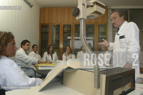 PADOVA - Civil Hospital - Prof. Alberto Staffieri Director of Clinical Otorhinolaryngology at the University.2005.  ©Alberto Roveri/Rosebud2