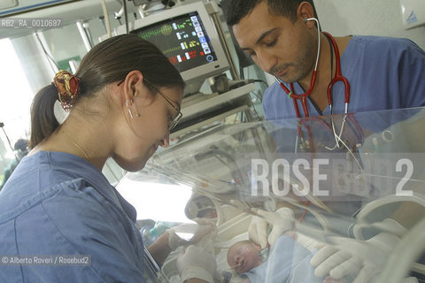 Neonatal Operative and Intensive care Unite Teams prof. Fabio Mosca. 2005  Alberto Roveri/Balckarchives
 ©Alberto Roveri/Rosebud2