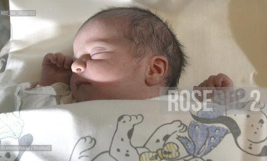 Neonatal Operative and Intensive care Unite Teams prof. Fabio Mosca. 2005  Alberto Roveri/Balckarchives
 ©Alberto Roveri/Rosebud2