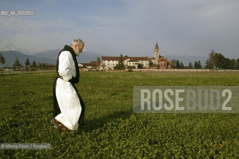 Staffarda abbey near the Po river. In the background Monte Viso where born the river.  ©Alberto Roveri/Rosebud2