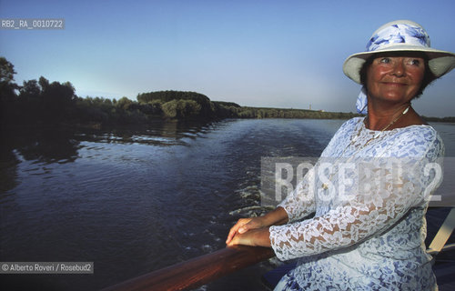 a British tourist on the boat that sailed along the river Po  ©Alberto Roveri/Rosebud2