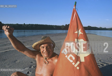 an old communist on the banks of the River Po in Brescello (Reggio Emilia)  ©Alberto Roveri/Rosebud2