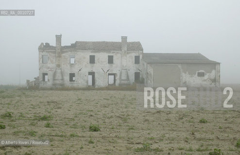 abandoned farm  ©Alberto Roveri/Rosebud2