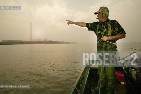 Fisher on to Po river at Porto Tolle  ©Alberto Roveri/Rosebud2