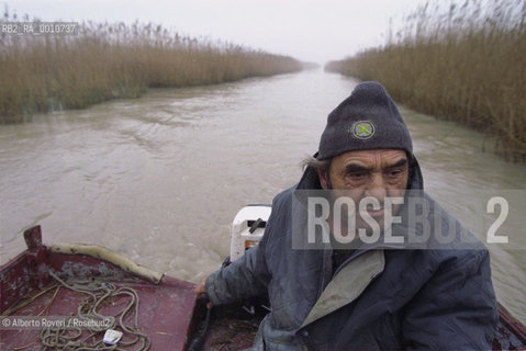 Fisherman in the delta of the River Po. 2005  ©Alberto Roveri/Rosebud2