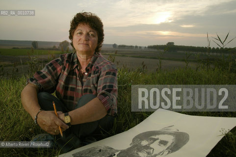 Ornella Fiorini, painter and storyteller in Ostiglia (Mantova) on the River Po. 2005  ©Alberto Roveri/Rosebud2