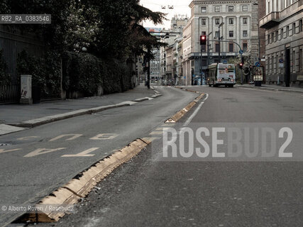 Milano 21 Marzo 2020 - Le vie di Milano semideserte per il divieto di circolazione a causa della pandemia del Virus Corona-Milan 21 March 2020 - The streets of Milan are partially deserted due to the ban on circulation due to the pandemic of the Corona Virus ©Alberto Roveri/Rosebud2