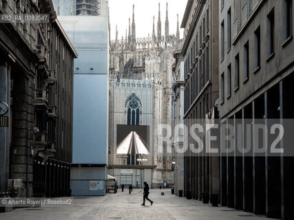 Milano 21 Marzo 2020 - Le vie di Milano semideserte per il divieto di circolazione a causa della pandemia del Virus Corona-Milan 21 March 2020 - The streets of Milan are partially deserted due to the ban on circulation due to the pandemic of the Corona Virus ©Alberto Roveri/Rosebud2