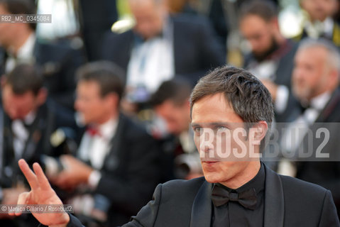 Gael Garcia Bernal sul red carpet della 69esima edizione del Festival del Cinema di Cannes, maggio 2016. Gael Garcia Bernal on the red carpet at 69th Cannes  Annual Film Festival, may 2016 ©Monica Cillario/Rosebud2