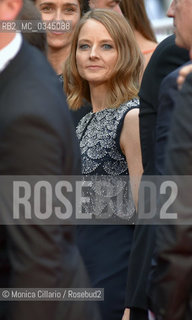 Jodie Foster con sua moglie, la fotografa  Alexandra Hedison, sul red carpet delle 69esima edizione del Festival di Cannes, maggio 2016. Jodie Foster and her wife, the photographer Alexandra Hedison on red carpet at 69th Cannes annual film festival, may 2016 ©Monica Cillario/Rosebud2