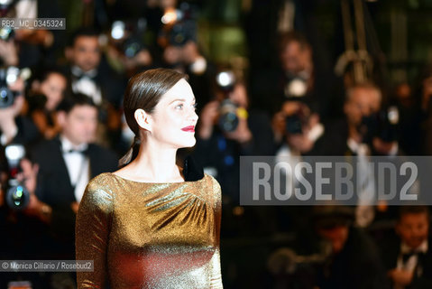 Marion Cotillard sul red carpet della 69esima edizione del Festival del Cinema di Cannes per il film Mal de Pierres (in competizione), maggio 2016. Marion Cotillard on the red carpet at 69th Cannes Annual Festival with the film Mal de Pierres (on competition) ©Monica Cillario/Rosebud2