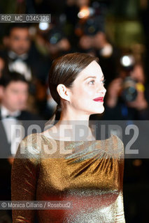 Marion Cotillard sul red carpet della 69esima edizione del Festival del Cinema di Cannes per il film Mal de Pierres (in competizione), maggio 2016. Marion Cotillard on the red carpet at 69th Cannes Annual Festival with the film Mal de Pierres (on competition) ©Monica Cillario/Rosebud2