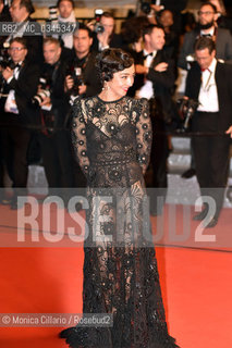 Ruth Negga sulla scalinata del Palais del Festival di Cannes per il film Loving, maggio 2016. Ruth Negga on the Palais des Festivals stairs for Loving, may 2016 ©Monica Cillario/Rosebud2