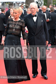 Max Von Sydow con la moglie Catherine Brelet sul red carpet della 69esima edizione del Festival del Cinema di Cannes, maggio 2016.  Max Von Sydow  with his wife  Catherine Brelet  on red carpet at 69th Cannes Film Festival, may 2016 ©Monica Cillario/Rosebud2