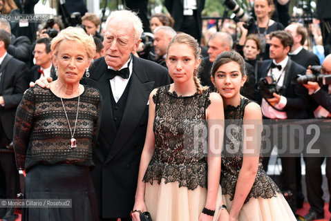 Max Von Sydow con la moglie Catherine Brelet sul red carpet della 69esima edizione del Festival del Cinema di Cannes, maggio 2016.  Max Von Sydow  with his wife  Catherine Brelet  on red carpet at 69th Cannes Film Festival, may 2016 ©Monica Cillario/Rosebud2