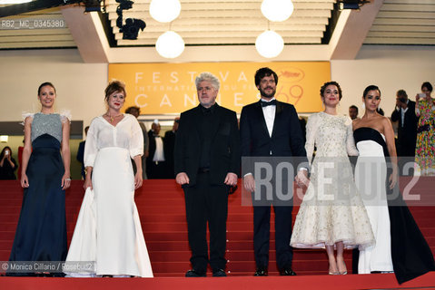 Michelle Jenner, Emma Suarez, Pedro Almodovar, Daniel Grao, Inma Cuesta e Adriana Ugarte, al termine della premiere del film Julieta alla 69esima edizione del Festival del Cinema di Cannes, maggio 2016.  Michelle Jenner, Emma Suarez, Pedro Almodovar, Daniel Grao, Inma Cuesta and  Adriana Ugarte at the ending of Julieta premiere at 69th Cannes Annual Film Festival, may 2016. ©Monica Cillario/Rosebud2