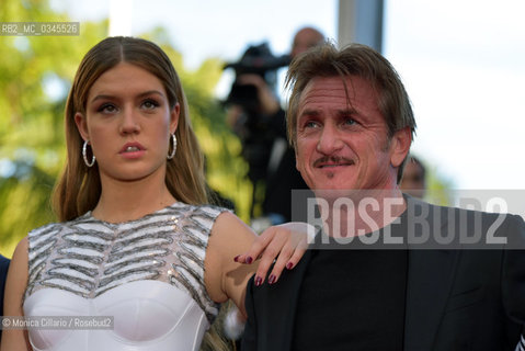 Sean Penn e Adele Exarchopoulos alla prima del film The last face durante la 69esima edizione del Festival del Cinema di Cannes al Palais des festivals, maggio 2016. Sean Penn and Adele Exarchopoulos attend The Last Face Premiere during the  69th Cannes Annual film festival at the Palais des Festivals on May 20, 2016. ©Monica Cillario/Rosebud2