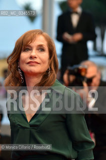 Isabelle Huppert sul red carpet  al Palais des Festivals per la prima del film Elle, in competizione perla 69esima edizione del Festival del Cinema di Cannes, maggio 2016. Actress Isabelle Huppert attends the Elle Premiere during the 69th annual Cannes Film Festival at the Palais des Festivals on May 21, 2016 in Cannes ©Monica Cillario/Rosebud2